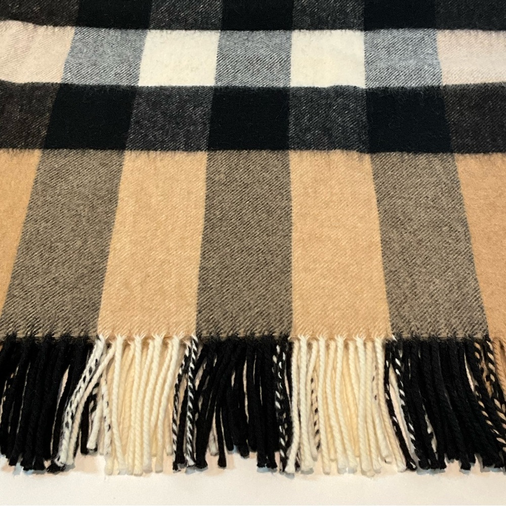BURBERRY LONDON CHECK CASHMERE / MERINO WOOL CAPE. - Picture 6 of 7